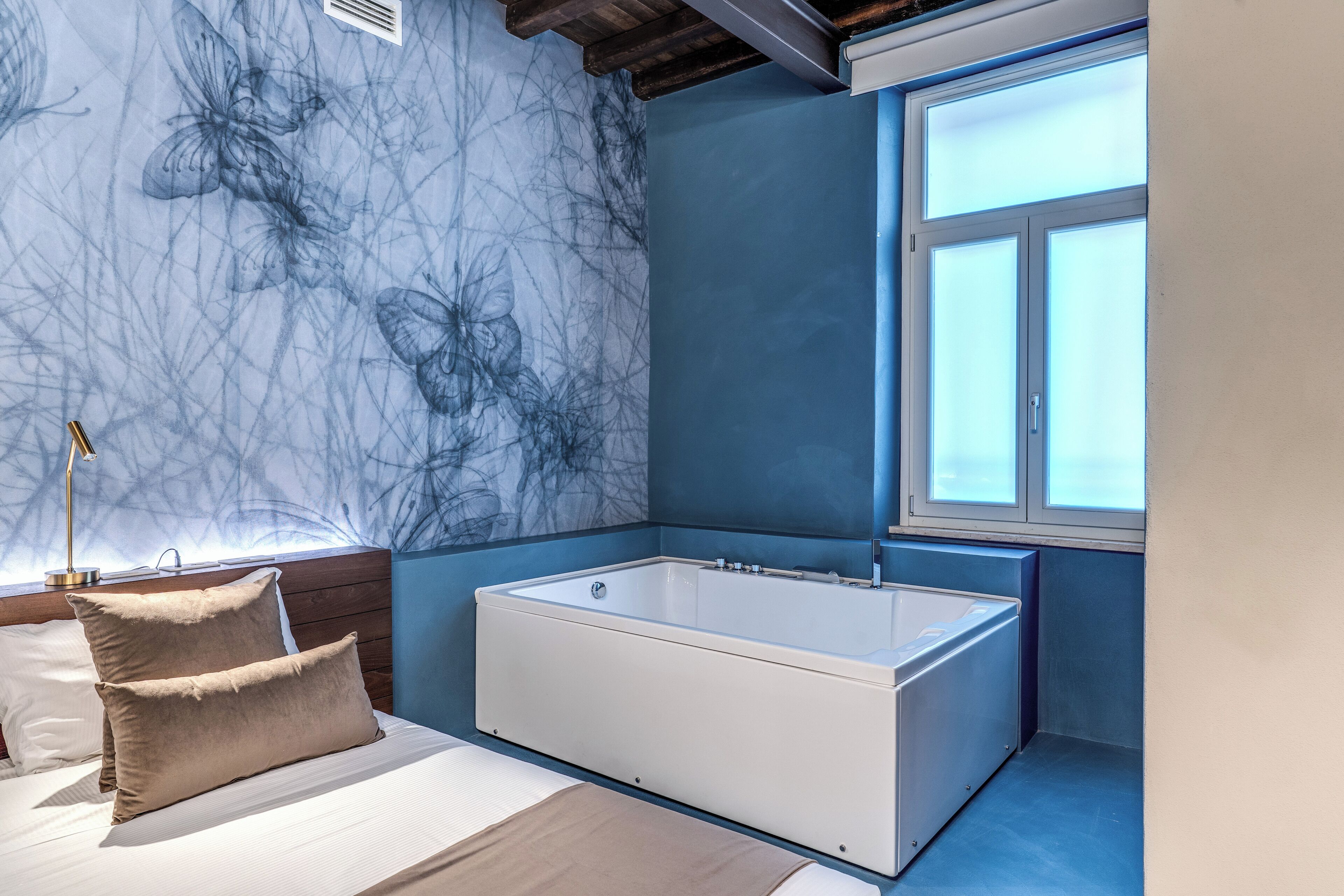 Quadruple room with whirlpool tub on the fourth floor in the separate building | Saját pezsgőfürdő