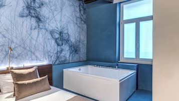 Quadruple room with whirlpool tub on the fourth floor in the separate building | 専用スパ浴槽