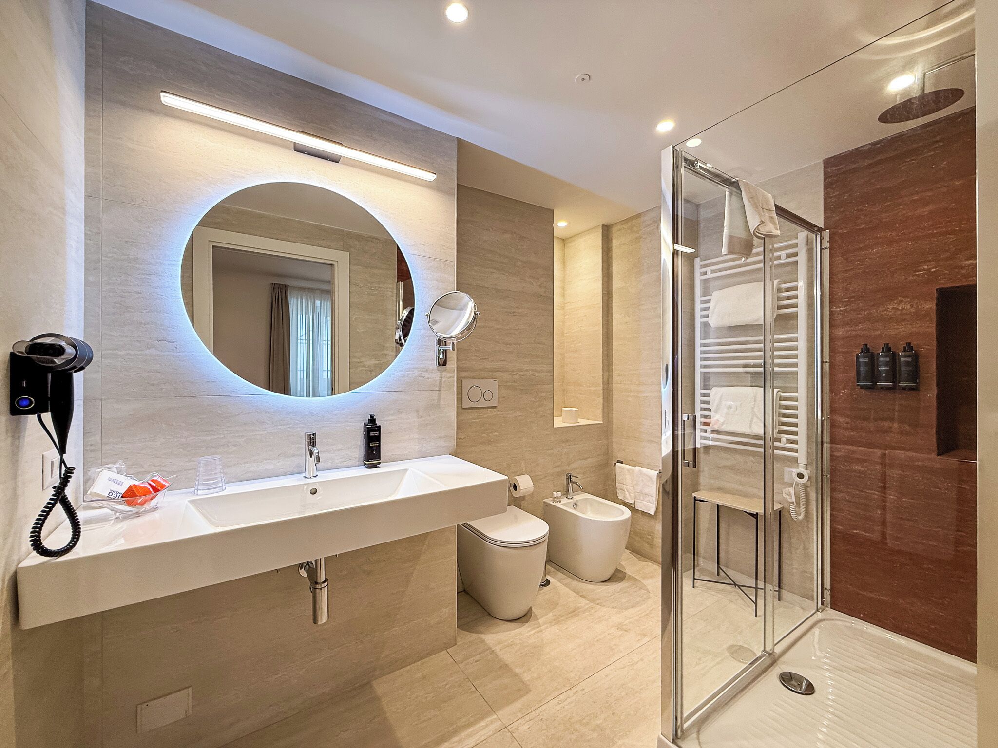Deluxe-Doppel- oder -Zweibettzimmer | Badezimmer