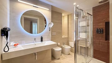 Deluxe-Doppel- oder -Zweibettzimmer | Badezimmer