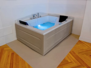 Luxury Room, Hot Tub, Annex Building | Private spa tub