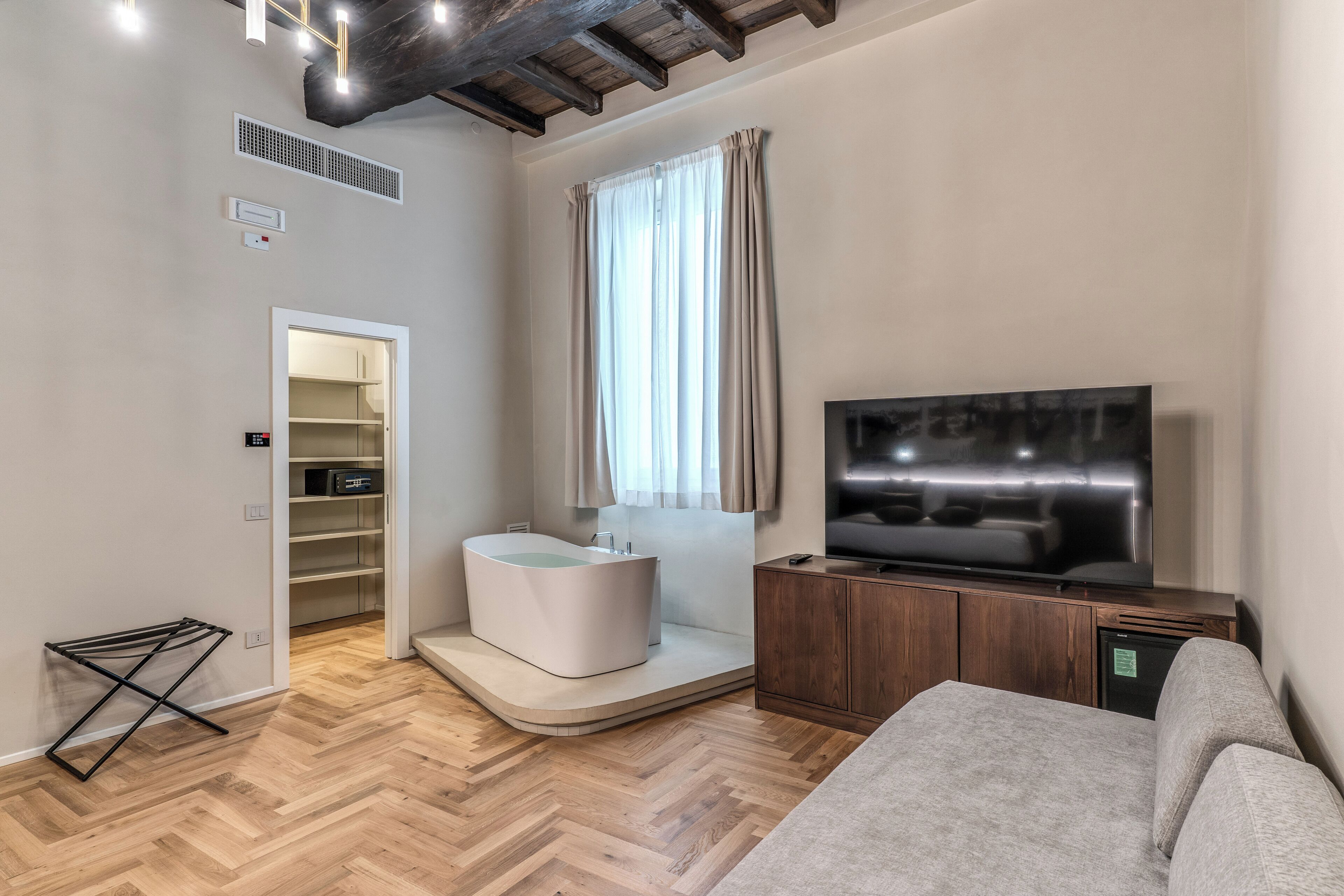 triple room with bathtub on the third floor in the separate building | television