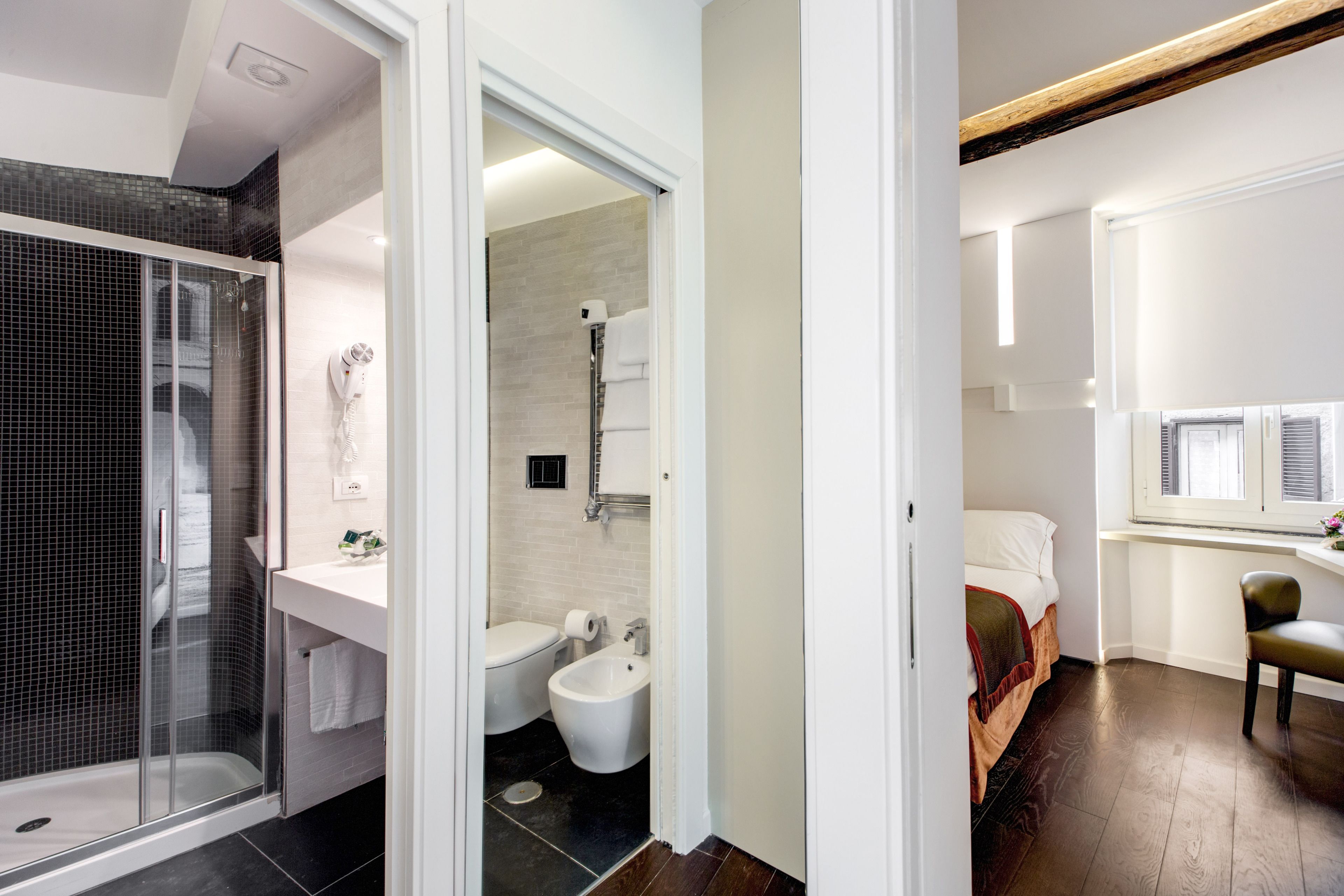 Shower, rainfall showerhead, free toiletries, hair dryer
