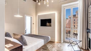Double room with balcony and Pantheon view on the third floor in the separate building | Vista dalla camera