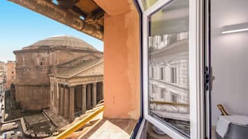 Junior Suite with Pantheon view on the 5th floor | Ausblick vom Zimmer
