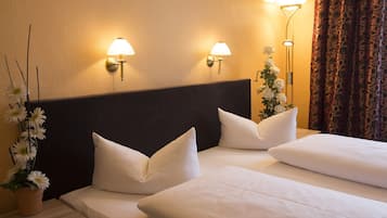 Chambre Double | Bureau, lits bébé (gratuits), Wi-Fi gratuit, draps fournis