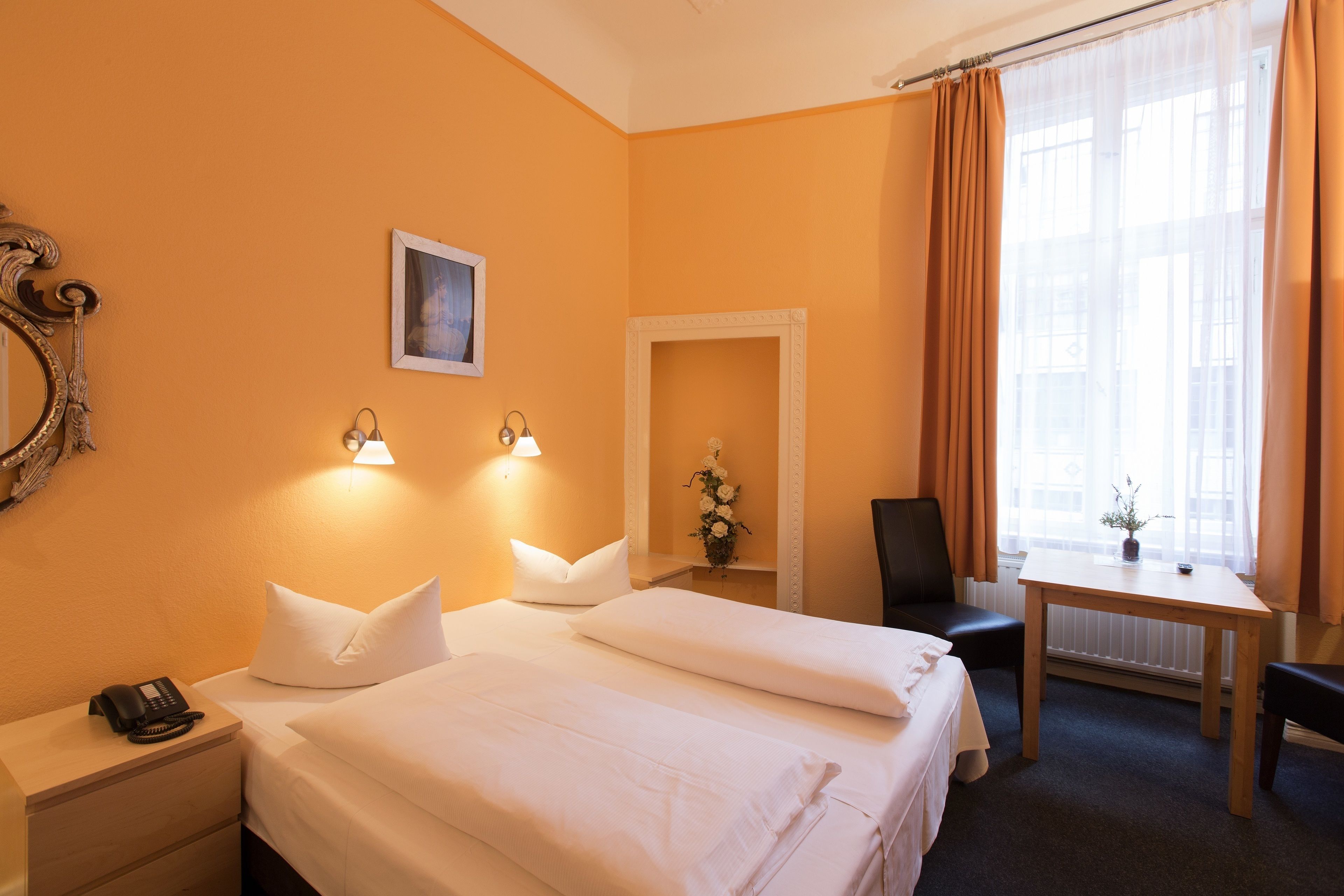 double room | desk, free cots/infant beds, free wifi, bed sheets