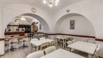 Daily continental breakfast (EUR 8 per person)