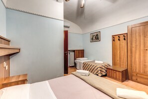 Quarto triplo | Roupas de cama antialérgicas, cofres nos quartos, quartos à prova de som
