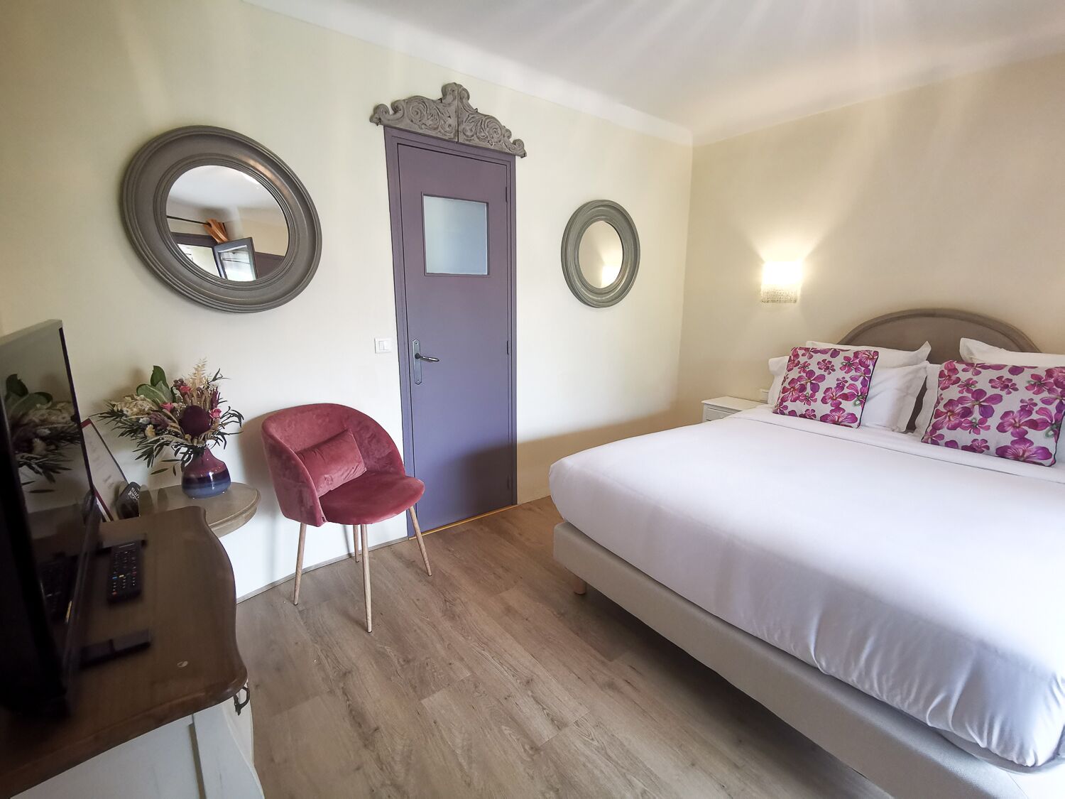 Comfort-Doppelzimmer, 1 Queen-Bett, Terrasse, Gartenblick | Hochwertige Bettwaren, Zimmersafe, individuell dekoriert