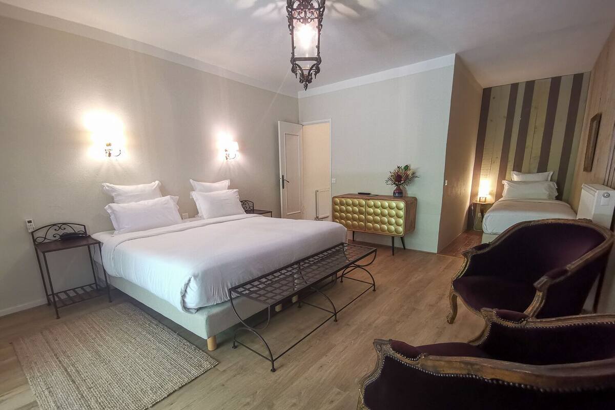 Superior-Dreibettzimmer, Terrasse, Gartenblick | Hochwertige Bettwaren, Zimmersafe, individuell dekoriert