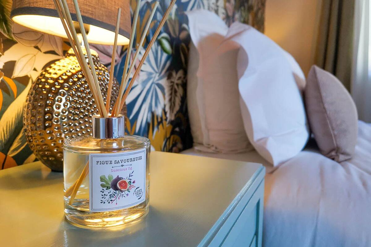 Superior-Ferienhaus, 1 King-Bett, Terrasse, Gartenblick (Le Mazet) | Hochwertige Bettwaren, Zimmersafe, individuell dekoriert