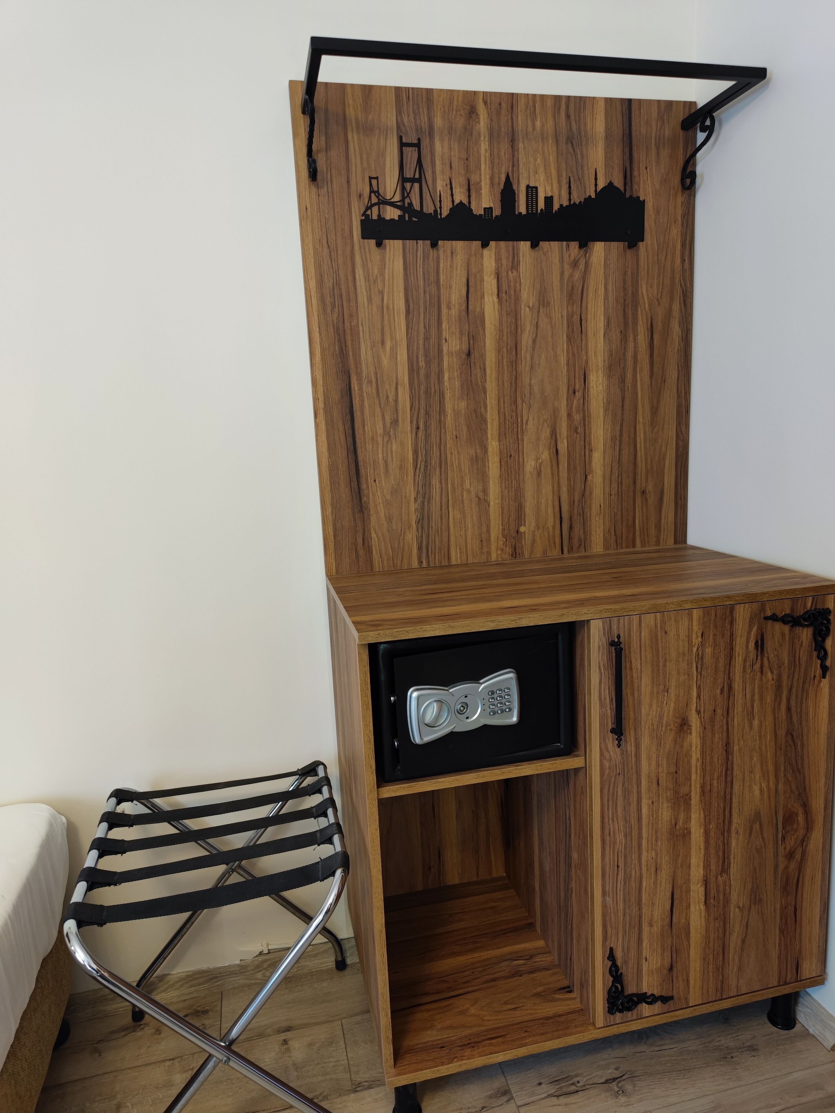 classic triple room | living area | 61-cm lcd tv with satellite channels, tv