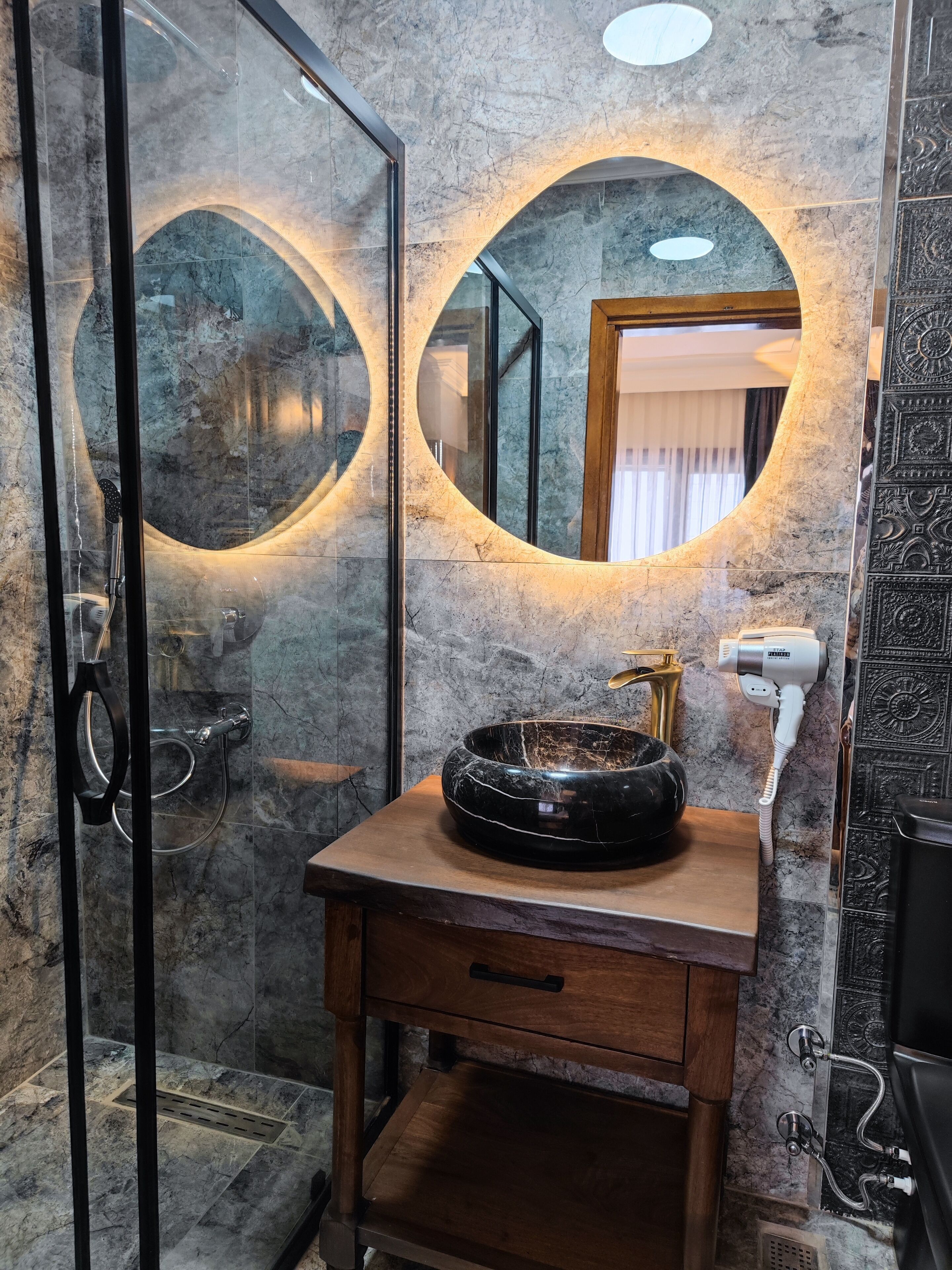 classic triple room | bathroom | shower, free toiletries, hair dryer, slippers