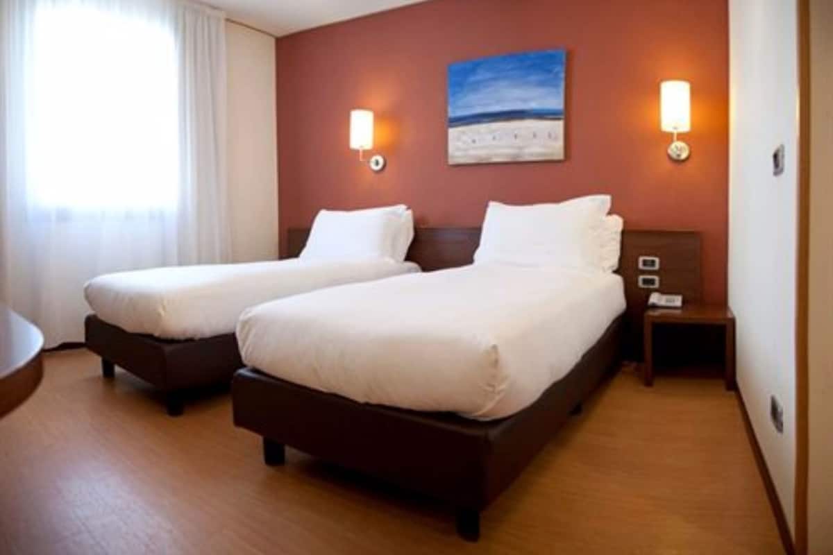 family room | down duvets, pillow-top beds, minibar, desk