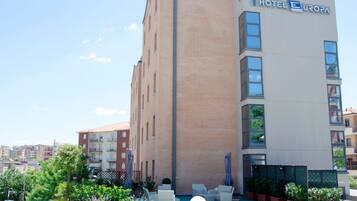 Vista frontal de la propiedad