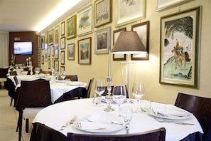 Breakfast and dinner served - Hotel Europa (Ancona)