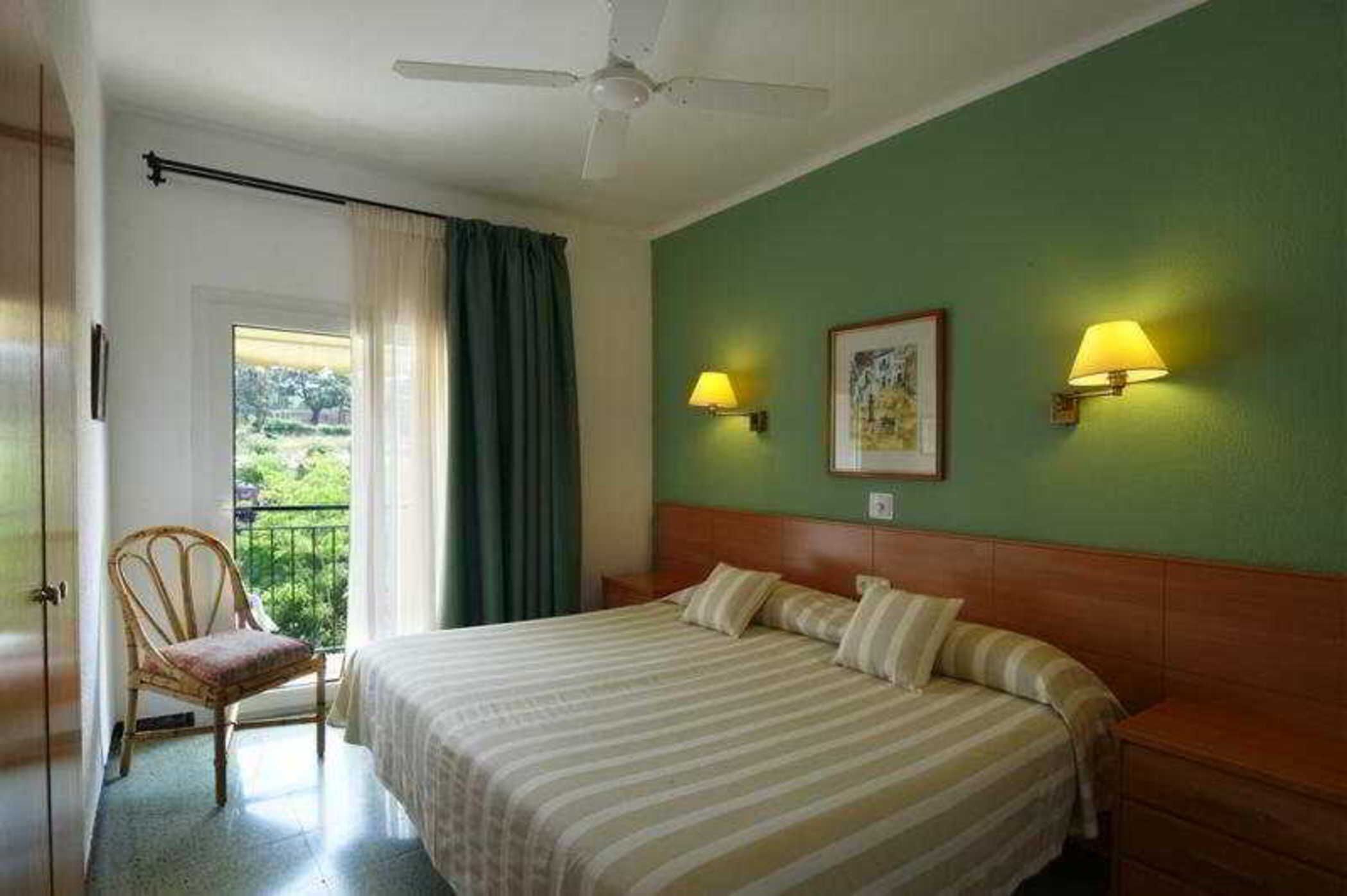 Desk, iron/ironing board (on request), cots/infant beds, free WiFi