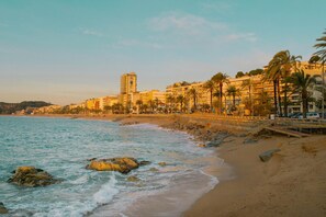 Beach nearby - Hotel Ninays (Lloret de Mar)