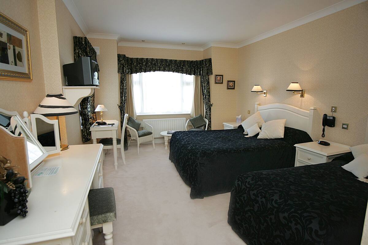 Superior Double Room | Pillow-top beds, desk, iron/ironing board, free WiFi