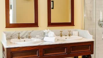 Regndusch, hÄrtork, handdukar och tvÄl