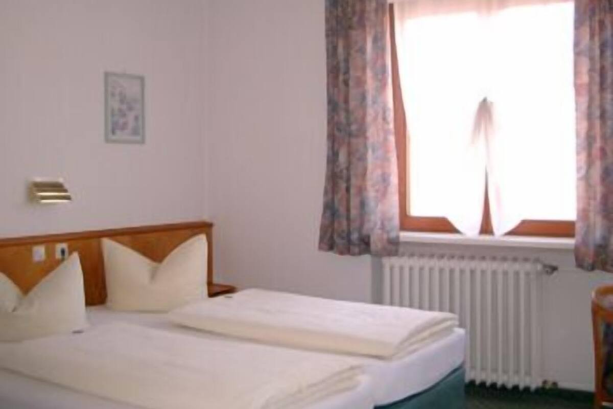 Double Room | Minibar, in-room safe, desk, iron/ironing board