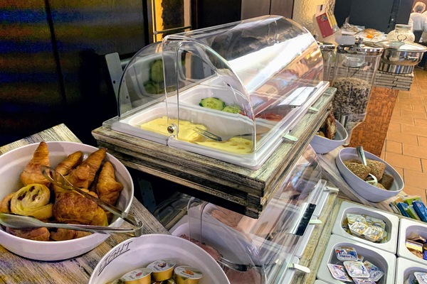 Daily buffet breakfast for a fee