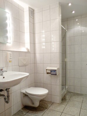 Gratis toiletartikelen, een haardroger, handdoeken