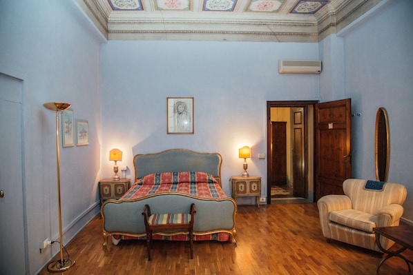 Minibar, desk, iron/ironing board, free WiFi