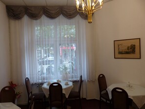 Daily buffet breakfast for a fee - Hotel Novalis (Berlin)