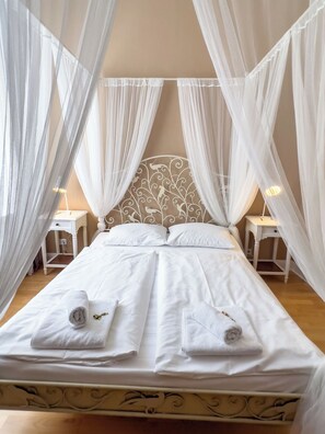 Habitación estándar doble | Decoración individual, cortinas opacas, cunas gratuitas y wifi gratis