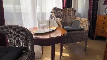 Chambre Triple | Décoration personnalisée, rideaux occultants, lits bébé (gratuits)