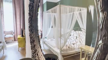 Chambre Double Standard | Décoration personnalisée, rideaux occultants, lits bébé (gratuits)