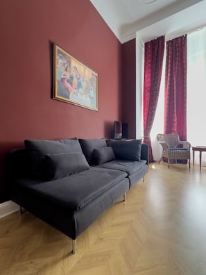 Chambre Triple | Décoration personnalisée, rideaux occultants, lits bébé (gratuits)