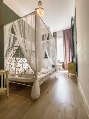 Habitación estándar doble | Decoración individual, cortinas opacas, cunas gratuitas y wifi gratis