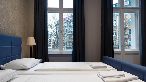 Deluxe Double or Twin Room, Non Smoking, Balcony | Hypo-allergenic bedding available, desk, WiFi (free), bed sheets - Gasteiner Hof (Berlin)