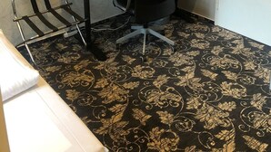 Basic Single Room | Hypo-allergenic bedding available, desk, WiFi (free), bed sheets - Gasteiner Hof (Berlin)