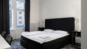 Deluxe Double or Twin Room, Non Smoking, Balcony | Hypo-allergenic bedding available, desk, WiFi (free), bed sheets - Gasteiner Hof (Berlin)
