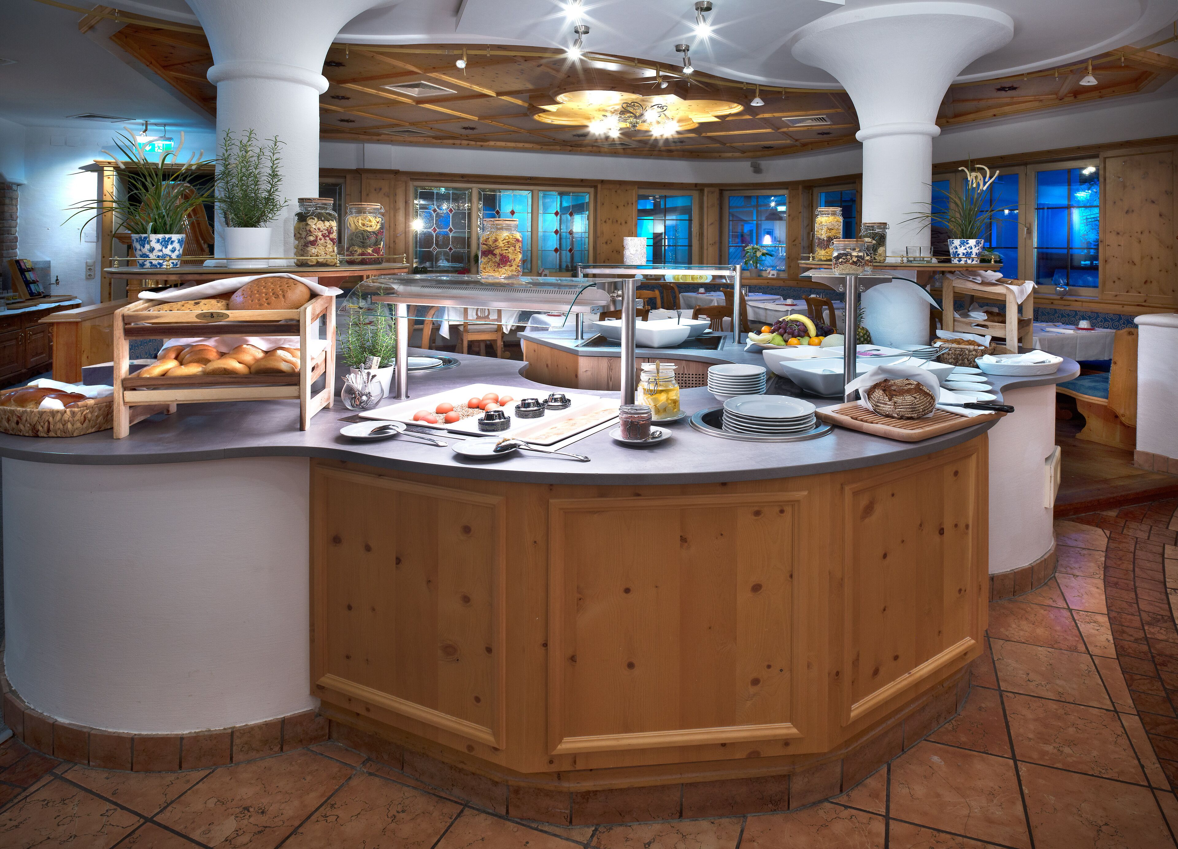 每日供應吃到飽早餐 (每人 EUR21)