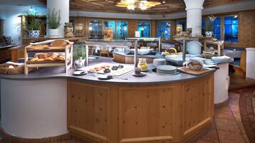 Petit déjeuner buffet (21 EUR par personne)