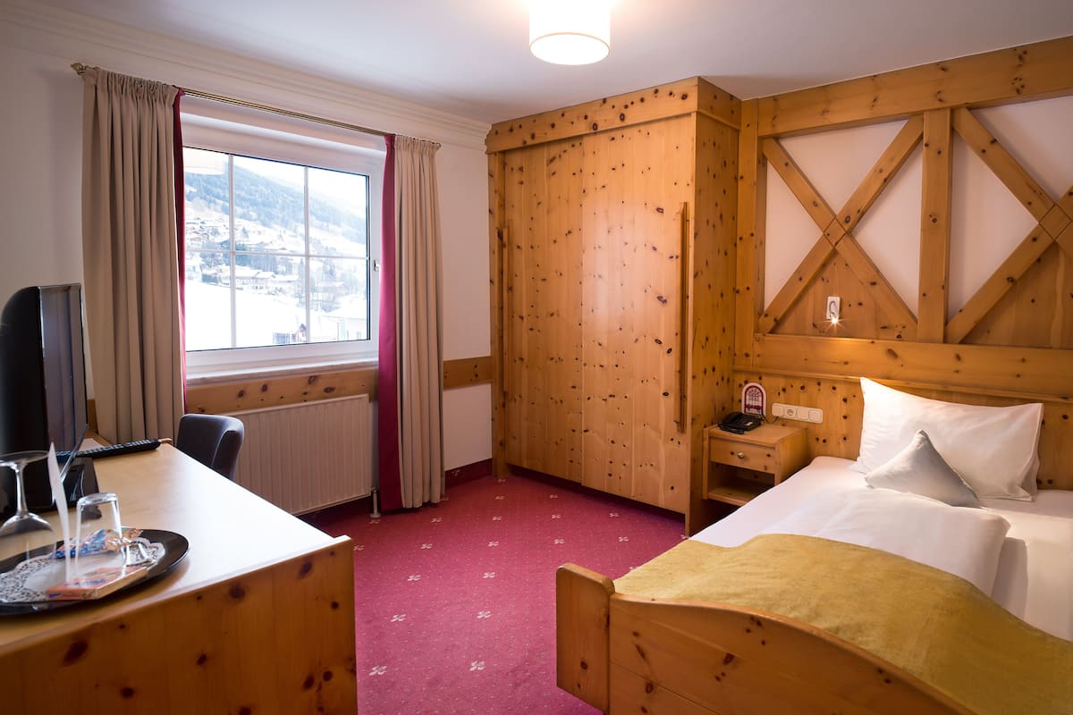 Eenpersoonskamer | 2 slaapkamers, een minibar, een kluis op de kamer, gratis wifi