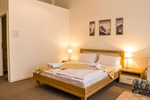 Double room | Desk, iron/ironing board, cots/infant beds, free WiFi - City Pension Berlin (Berlin)