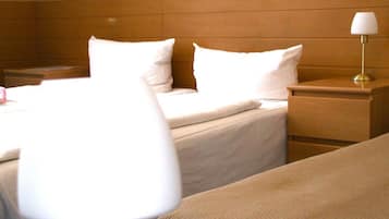 Værelse til 4 personer | Premium-sengetøj, pengeskab på værelset, strygejern/strygebræt