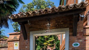 A brick entrance with a sign reading "3078" and a plaque with "Casa San Diego". - Ca' San Rocco (Venice)