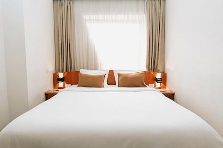 经典双人房 | 客房内保险箱、办公桌、免费婴儿床、免费 WiFi