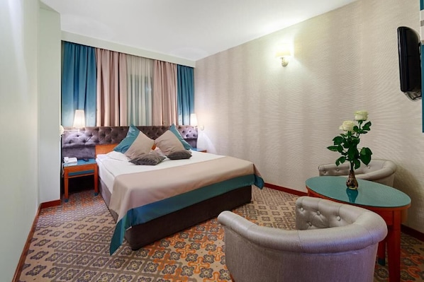 Superior Double Room | Minibar, in-room safe, soundproofing, iron/ironing board
