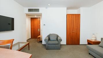 Family Room | Minibar, in-room safe, soundproofing, iron/ironing board