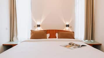 Junior Suite | Minibar, in-room safe, soundproofing, iron/ironing board