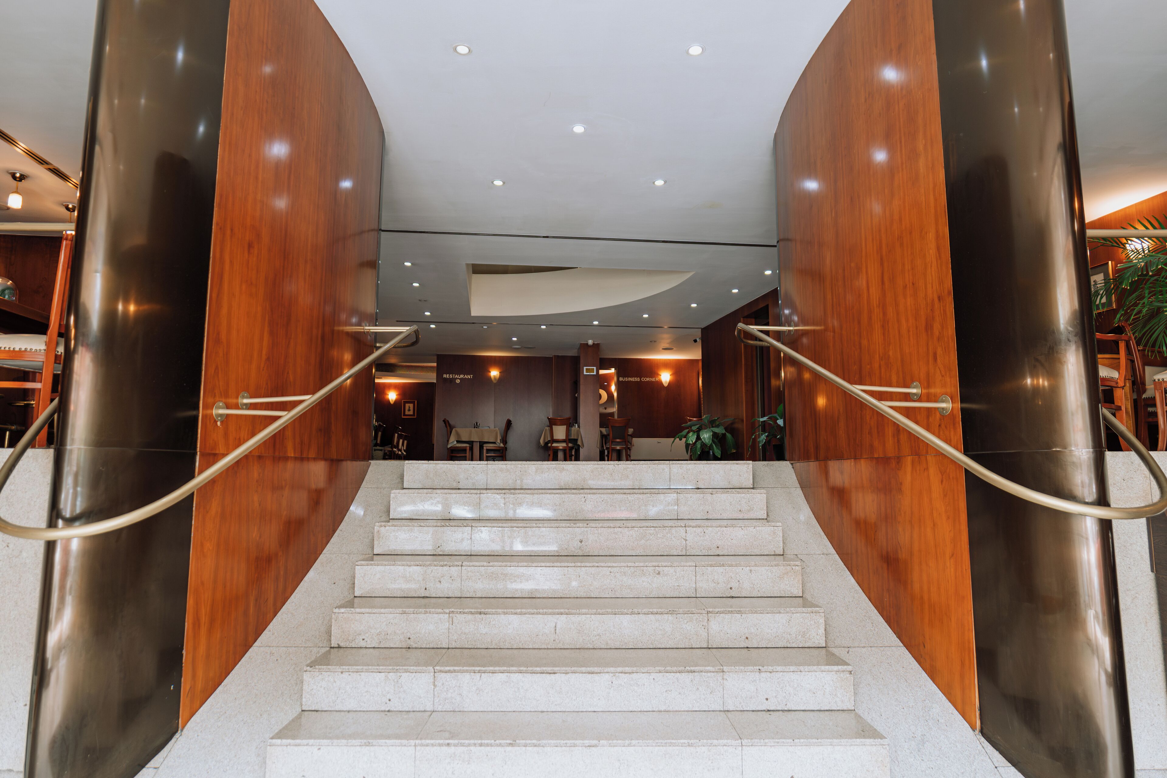 المنشأة من الداخل