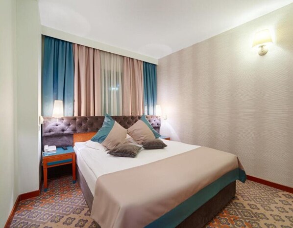 Caja de seguridad en la habitación, escritorio y wifi gratis 